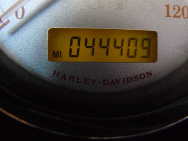 What Do Gauges on a 2009 Harley-Davidson Ultra Classic Mean?