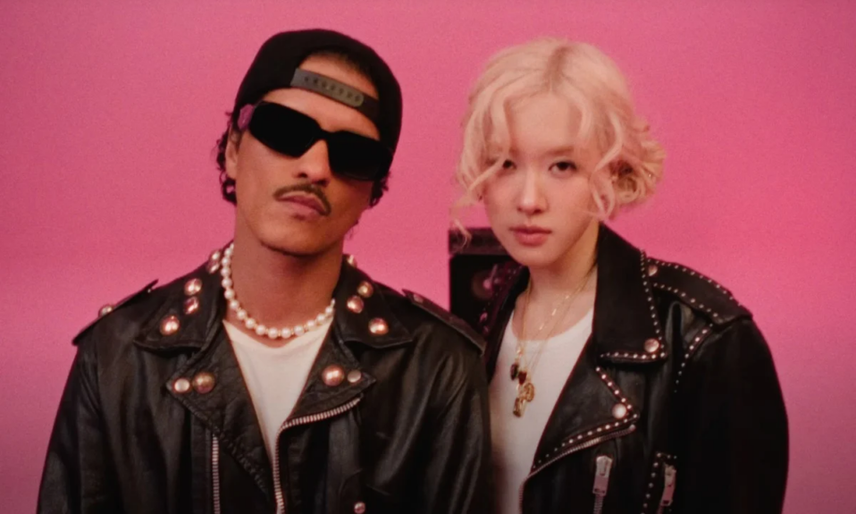 What Does HMU Mean on Snap? Messaging Slang Explained